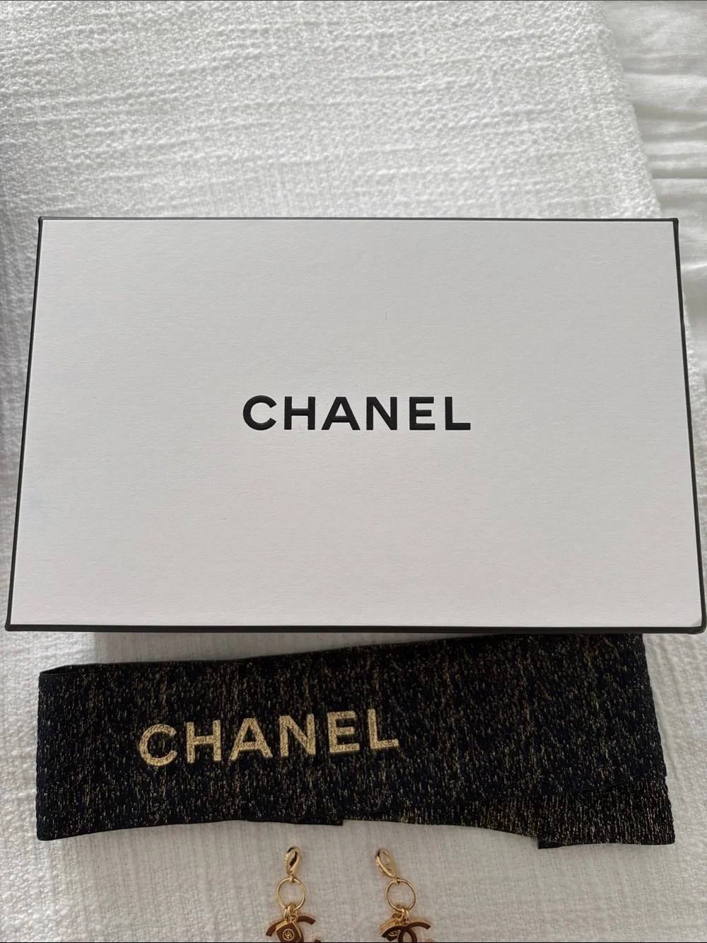 Chanel 2023 Navy Holiday Cosmetic Pouch - Picture 3 of 5